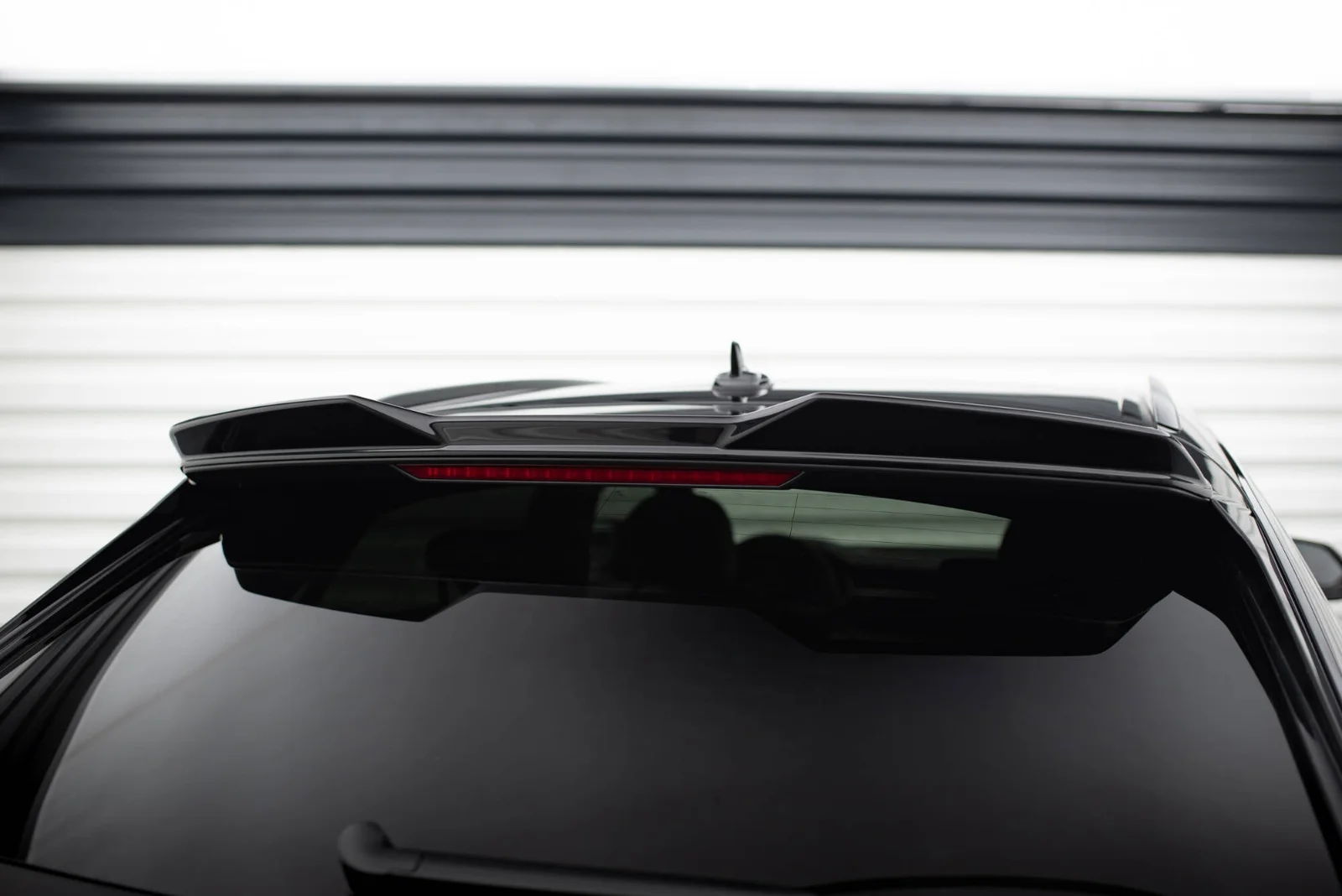 Maxton Design Spoilerlippe für Audi Q8 SQ8 S line Mk1 – Schwarz glänzend