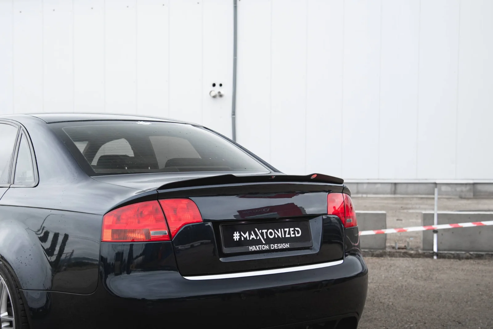 Maxton Design Spoilerlippe für Audi RS4 B7 – Schwarz glänzend