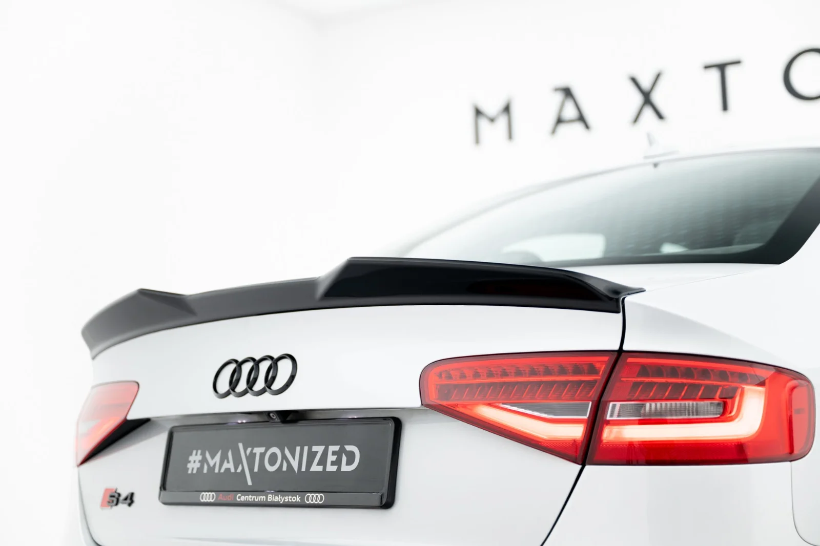 Maxton Design Spoilerlippe für Audi S4 B8 FL – Schwarz glänzend – AU-S4-B8F-CAP3D1G