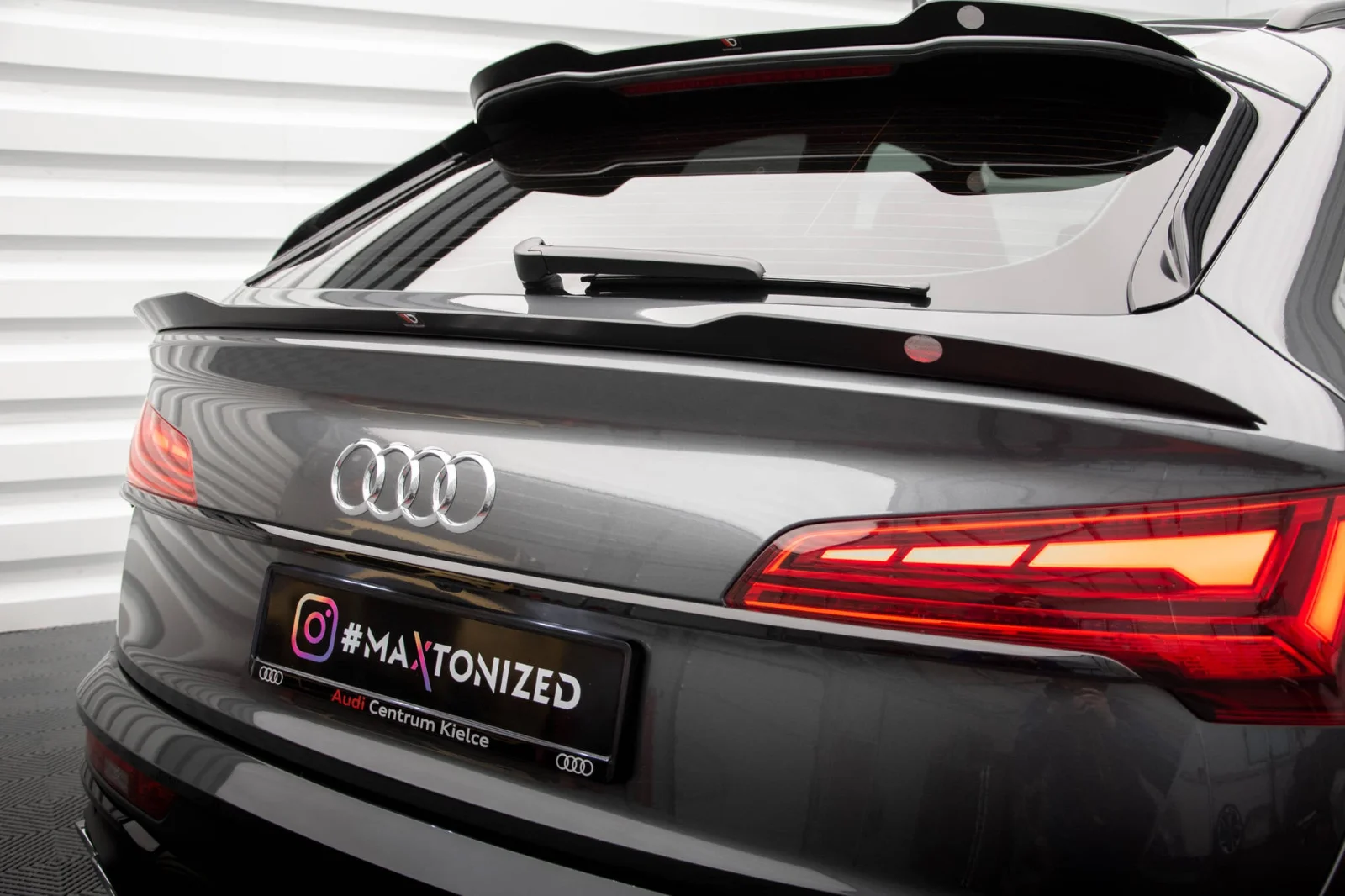 Maxton Design Spoilerlippe für Audi SQ5 Q5 S line Mk2 FL – Schwarz glänzend – AU-SQ5-2F-SB-CAP2G