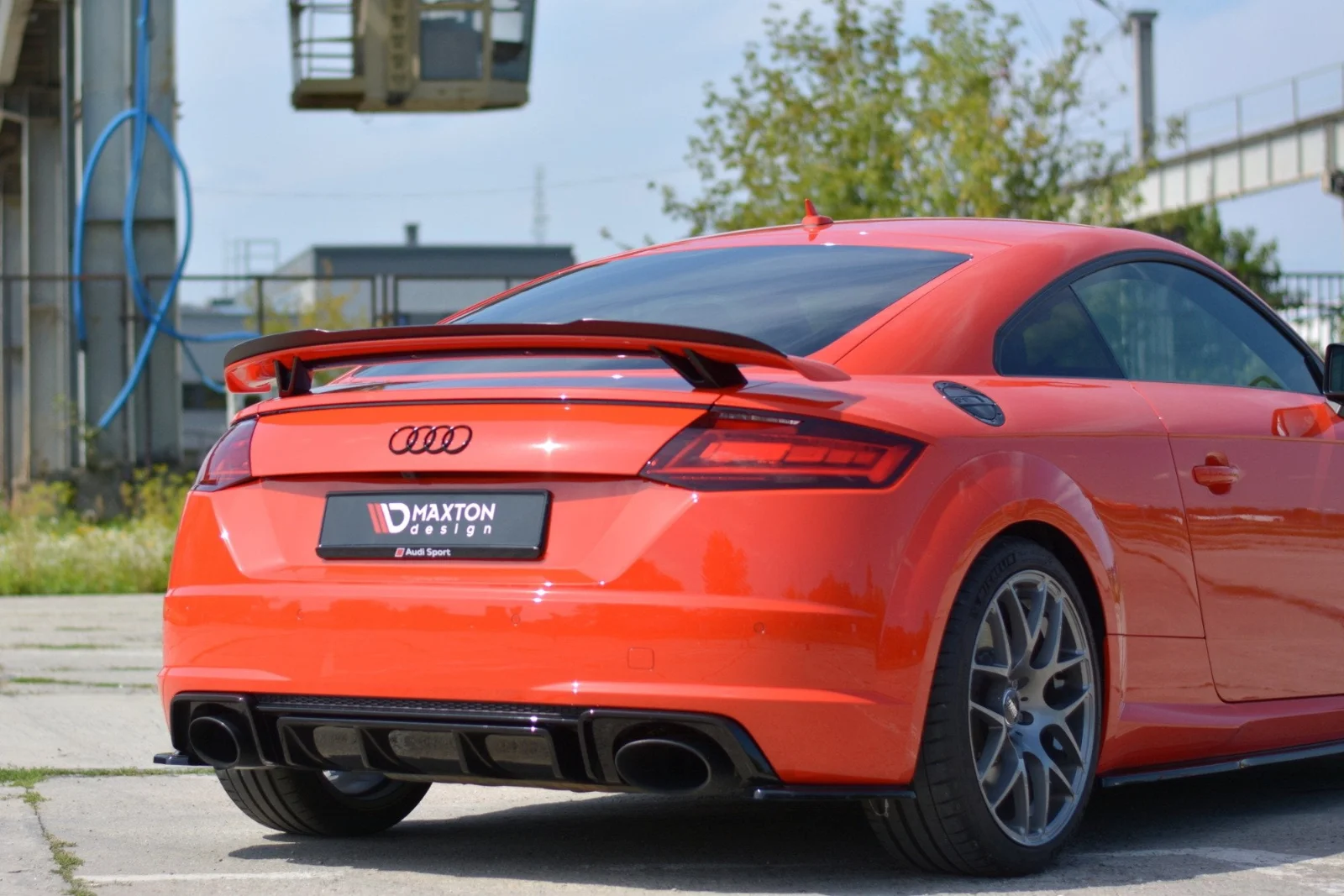 Maxton Design Spoilerlippe für Audi TT RS 8S – Schwarz glänzend