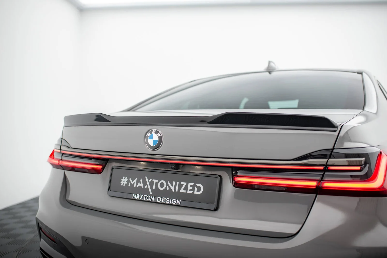 Maxton Design Spoilerlippe für BMW 7er G11 G12 – Schwarz glänzend – BM-7-11-MPACK-CAP2G – BM-7-11-MPACK-CAP2G