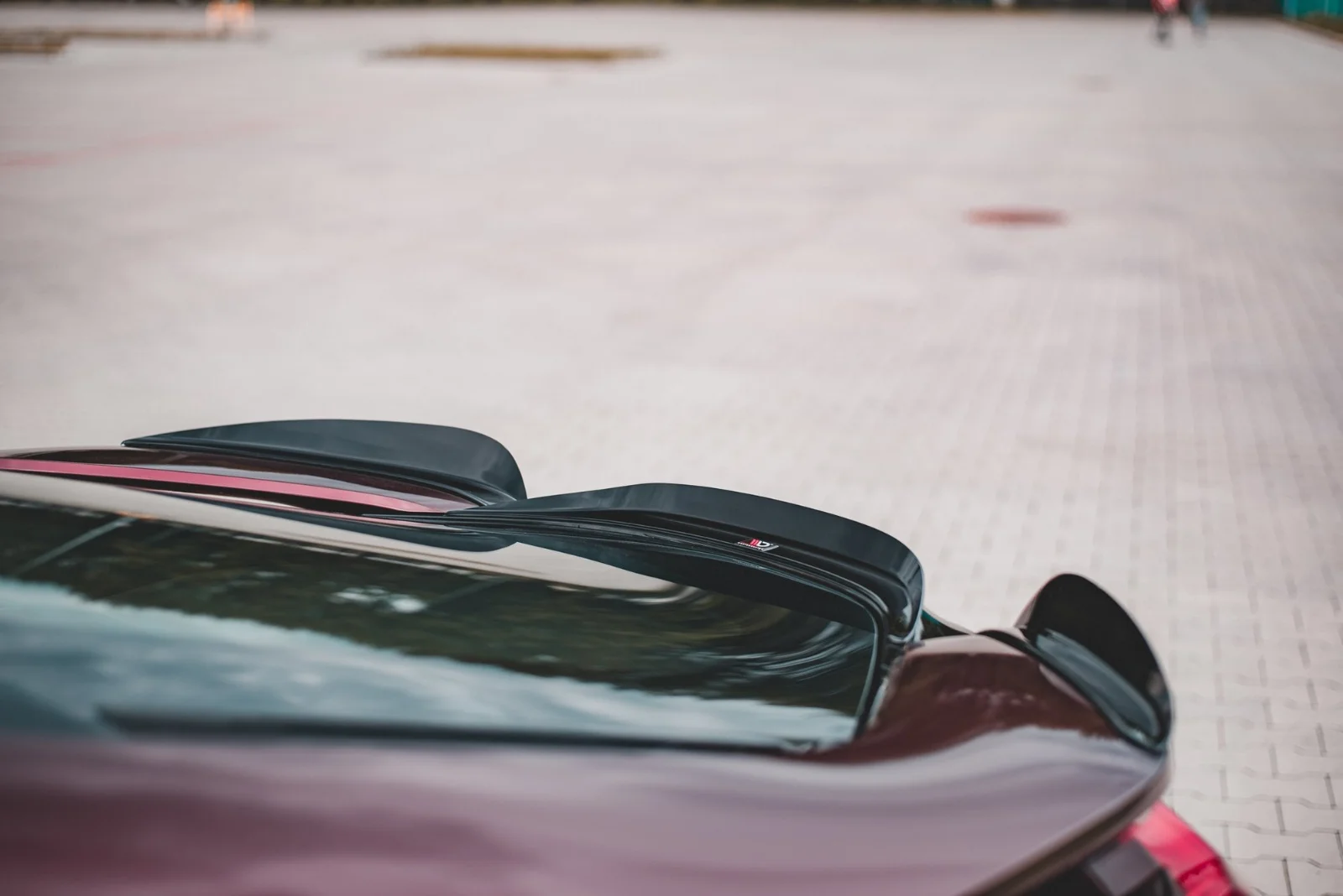 Maxton Design Spoilerlippe für BMW i8 – Schwarz glänzend – BM-I8-1-CAP1G+CAP2G – BM-I8-1-CAP1G+CAP2G