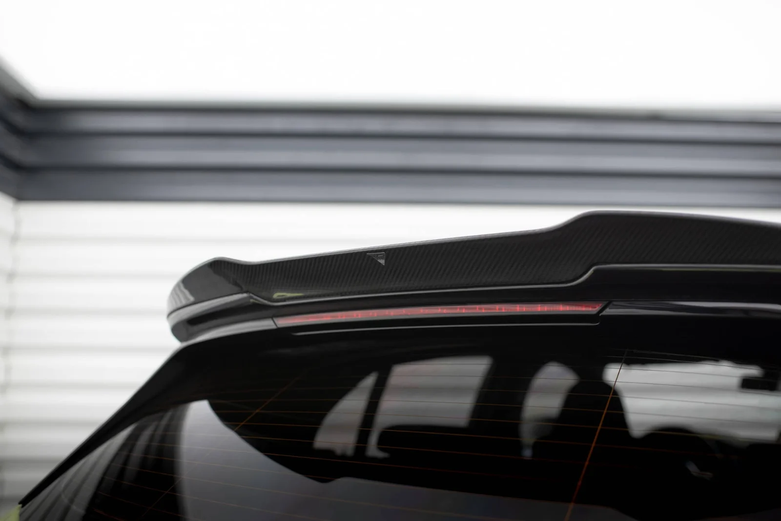Maxton Spoilerlippe für BMW M135i 128ti F40 M-Paket F70 – Sichtcarbon (Prepreg)