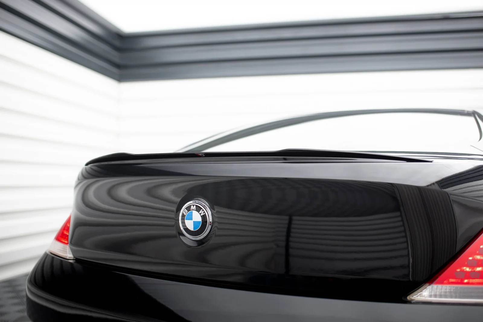 Maxton Design Spoilerlippe für BMW M6 6 E63 – Schwarz glänzend