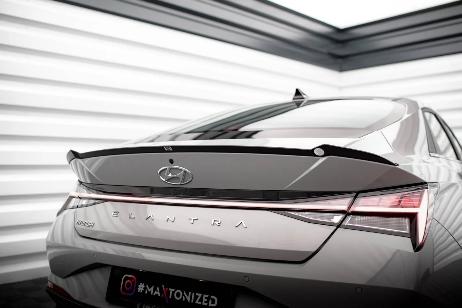 Maxton Design Spoilerlippe für Hyundai Elantra Mk7 – Schwarz glänzend