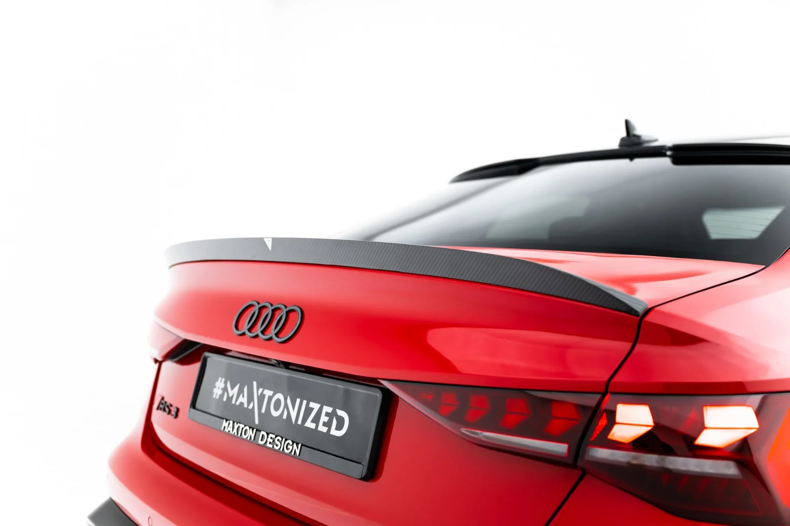 Maxton Spoilerlippe V.2 für Audi RS3 S3 A3 S line 8Y FL – Sichtcarbon (Prepreg)