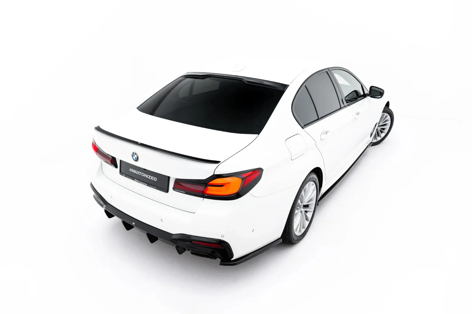 Maxton Spoilerlippe V.3 für BMW 5er Standard M-Paket G30 FL – Schwarz glänzend