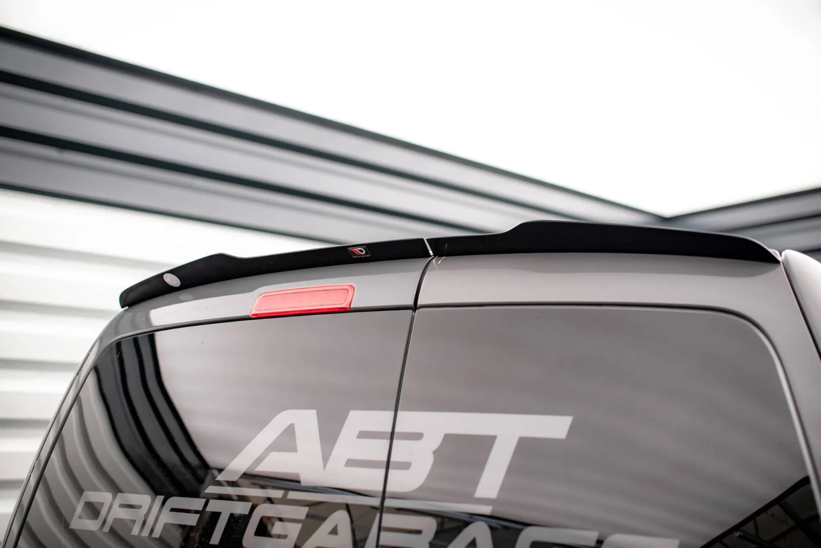 Maxton Design Spoilerlippe für VW Caddy Mk3 FL – Schwarz glänzend