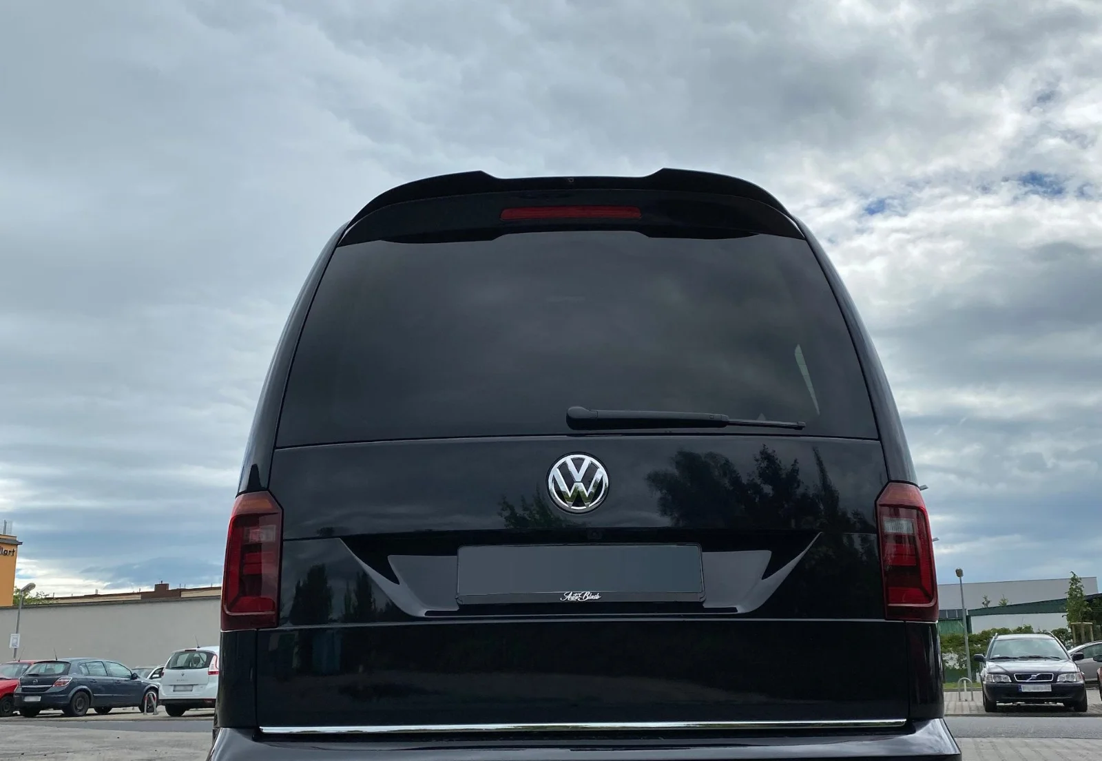 Maxton Design Spoilerlippe für VW Caddy Mk4 – Schwarz glänzend
