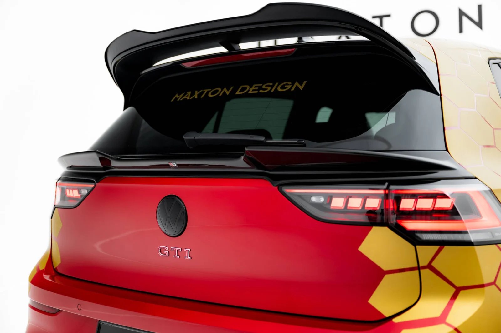 Maxton Spoilerlippe für VW Golf 8 GTI Clubsport R Mk8 FL – Schwarz glänzend