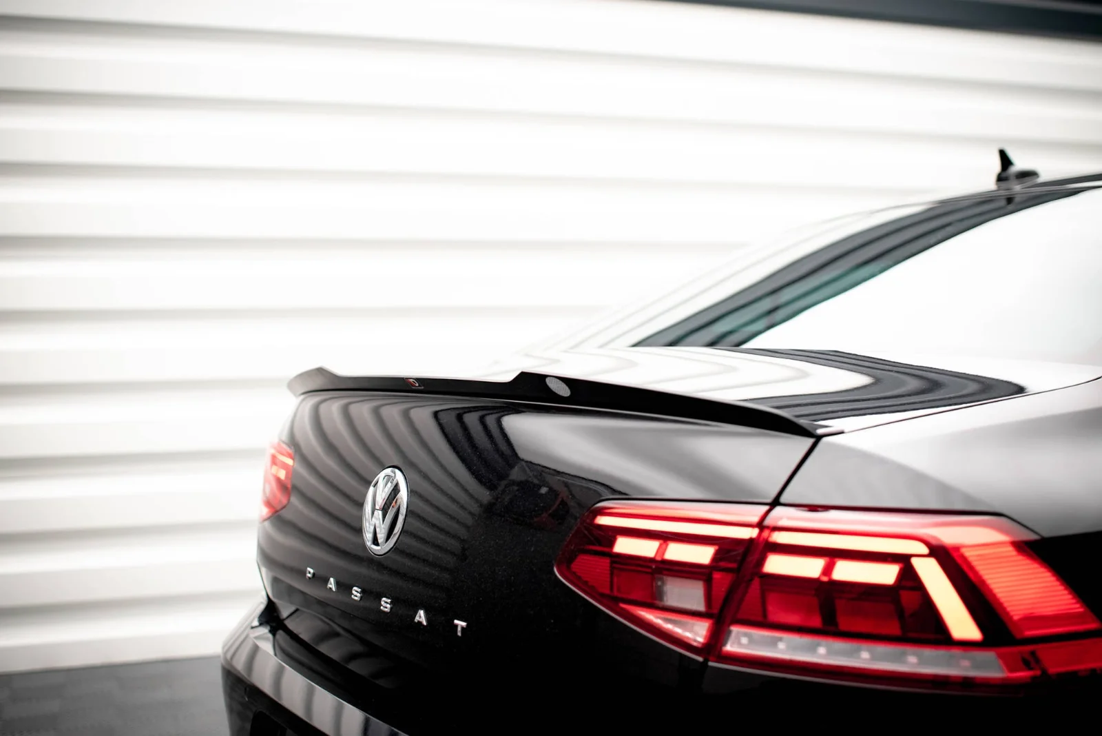 Maxton Design Spoilerlippe für VW Passat B8 FL – Schwarz glänzend