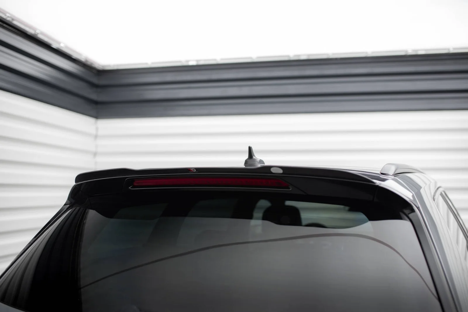 Maxton Design Spoilerlippe für VW Passat R-Line B8 – Schwarz glänzend
