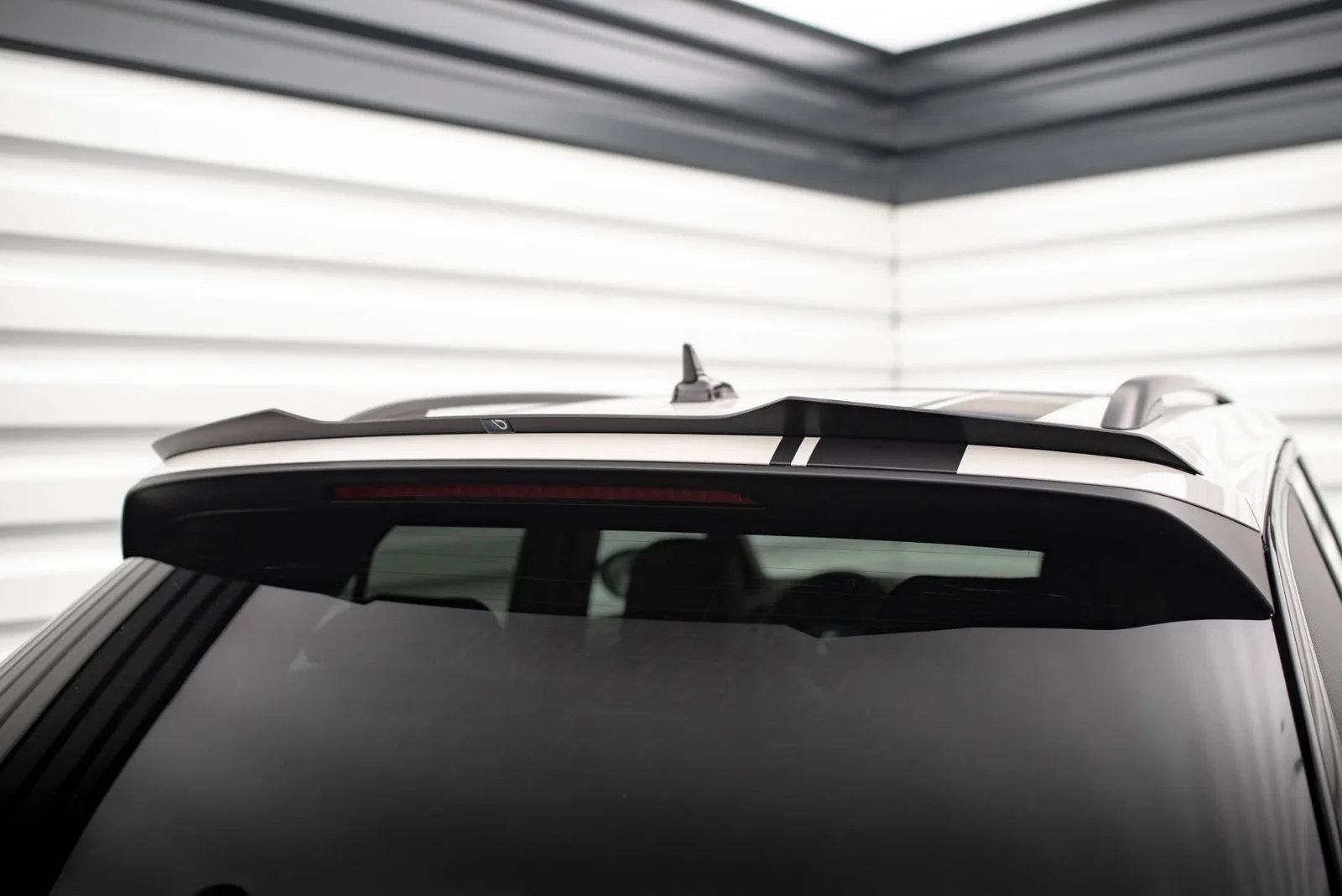 Maxton Design Spoilerlippe für VW T-Roc R R-Line Mk1 – Schwarz glänzend
