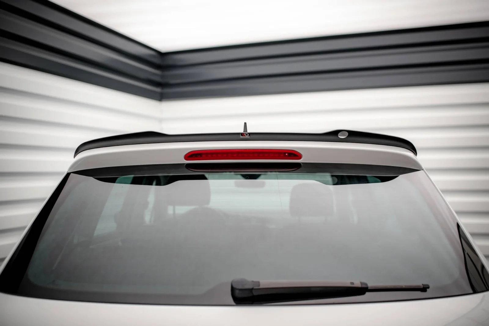 Maxton Design Spoilerlippe für VW Tiguan Mk2 – Schwarz glänzend