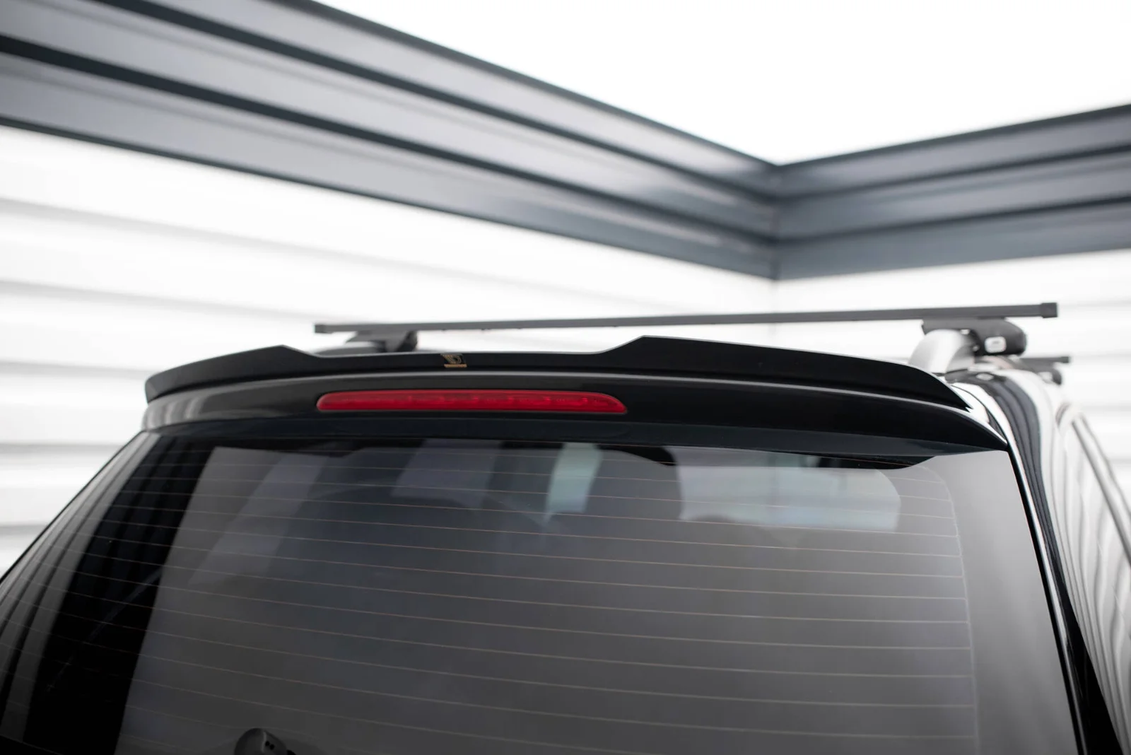 Maxton Design Spoilerlippe für VW Touareg Mk2 – Schwarz glänzend