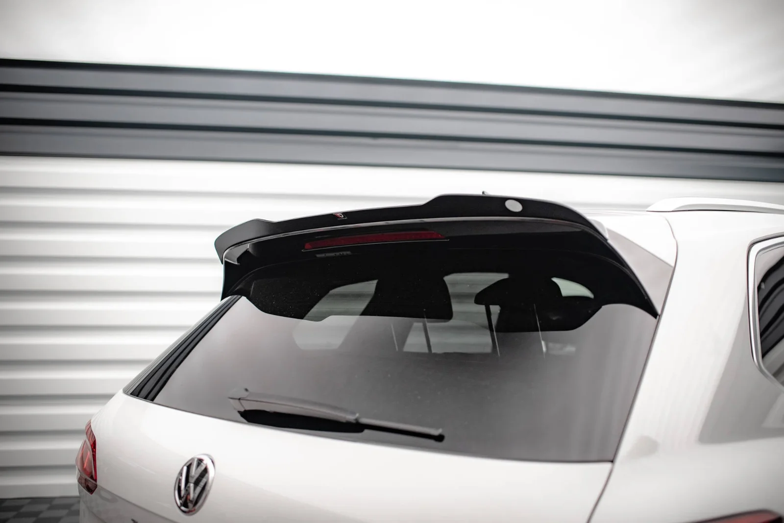 Maxton Design Spoilerlippe für VW Touareg R-Line Mk3 – Schwarz glänzend